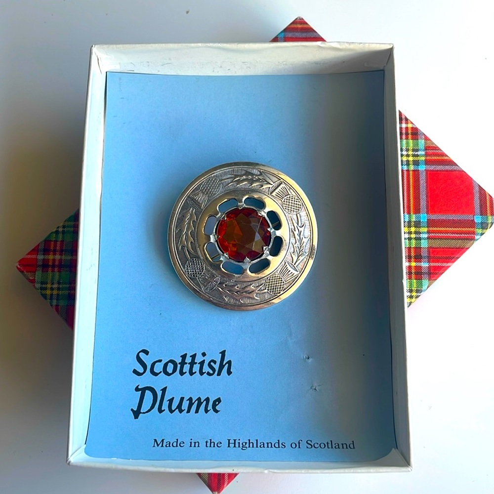 Silver brooch with Amber Centerstone